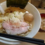 ラーメン つるや - ラーメン（並）➕味玉➕アブラ（別皿）