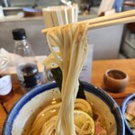 ヨコクラストアハウス - 藻塩を振った麺リフト