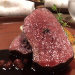 ラチュレ - 赤肉(鹿)と赤系ソース　　シェフの18番の得意料理