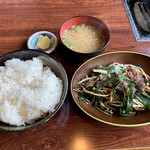 あきちゃん - ◆ ニラレバ定食 ¥800- ご飯(大)