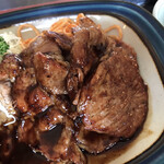 かつれっと - 豚肩ロースは大きくて濃厚なタレは香ばしいです。