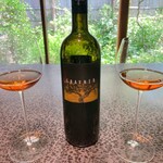 イチリン ハナレ - ペアリング⑦
      ビアンコ ブレグ2011、イタリアのグラヴネルと言うワイナリーのオレンジワイン。
      シェリー酒の様な、紹興酒の様な味わいがあります。度数15.5%で主張のあるワイン。