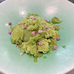 イチリン ハナレ - ○大葉
      と言う名前ですがデザートです。大葉のシャーベットが予想以上に好み。中にある果肉は何かと思いましたらライチフレーバーのミニトマトでした。グリーンのカクテルとビジュアルも合います。