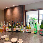 イチリン ハナレ - 今日頂いたもの以外も含めてのお酒を見せて頂きました。酒好き夫婦と思われてしまったかな。