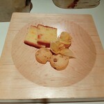 レストラン・マッカリーナ - アーモンドクッキー
      オレンジピールとさくらんぼのパウンドケーキ
      食用ほおずき