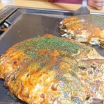 お好み焼き てっちゃん - すっごく大きく見える写真になりましたw