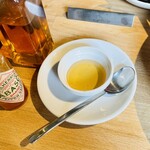 Lammin - 卓上の
                      チリオイル・タバスコ
                      追加で貰った
                      蜂蜜