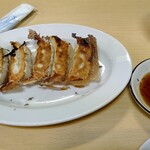中国料理 麒麟軒 - 餃子はごく普通…タレが付いてきたので酢胡椒はできず