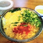 手打ちうどん 幸楽 - ネギと唐辛子投入