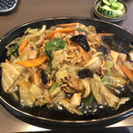 ラーメン公蘭 - どっしりのした楕円のお皿にてんこ盛り♫