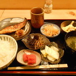 Sushiatsumu - さわら西京焼　小鉢が多い