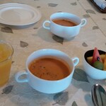 レイクサイドインビーハイブ - トマトと野菜の田舎風スープ