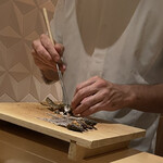 銀座 しのはら - 長良川の鮎は骨抜きしてくれます