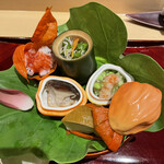 銀座 しのはら - 左上から　鱧梅肉和え、万願寺・バチ子・じゃこと和物、双身椎茸、車海老と枝豆、鮑柔らか煮