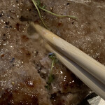 Takeya Gyuu Nikuten - お箸入れたら、この肉汁。でも、全然くどくない。