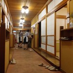 Ikkyuu Zushi - 二階は 個室な 大きな部屋  畳に テーブル席