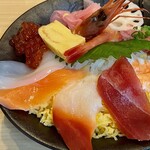 うみてらす名立 名立漁港直送 地魚専門店 - 海鮮丼