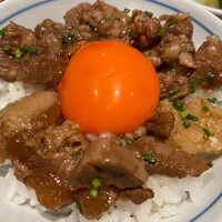 ・炊きたてご飯に神戸牛のしぐれ煮と赤玉子（お味噌汁、香の物付）