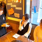 イタリアン酒場もふもふ - 明るく楽しく接客しています！