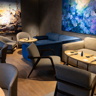 A top-class luxury space near the station, perfect for dinner or dates