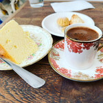 モカカフェ - チーズケーキとトルココーヒー
