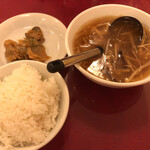 横浜中華街 中國上海料理 四五六菜館 - ランチのスープとご飯、ザーサイ
