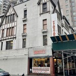 Zabar's - 店舗外観（Zabar's Cafe側）。