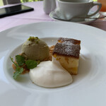 アロマクラシコ - マンゴーのケーキとピスタチオのアイス