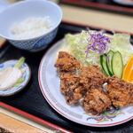 ドライブイン赤石 - 鶏唐揚げ（700円税込）・半ライス（100円税込）