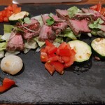 カフェバーマゼンタ - ある日の一皿、ローストビーフ