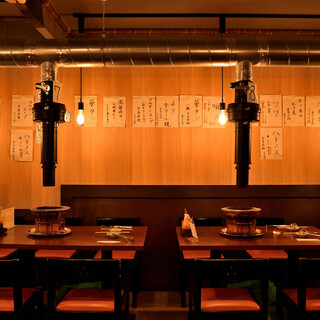 Izakaya (Japanese-style bar) space where you can casually enjoy traditional charcoal-Yakiniku (Grilled meat) Shichirin Yakiniku◎