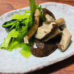 上州 - 椎茸の煮物と青菜炒め（お通し）