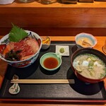 和食処よしみ - 料理写真:本日の日替りランチ(海鮮漬け丼定食 B定食[中盛])