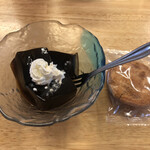 寿司孝 - デザートのコーヒーゼリー？とせんべい。