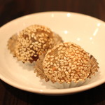 飯楽 - 抹茶入胡麻団子
