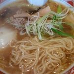 いせのじょう - 辛口白菜ラーメン、麺アップ