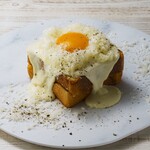 半熟玉子と濃厚ベシャメルソース クロックマダム