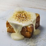 とろけるチーズと濃厚ベシャメルソース クロックムッシュ