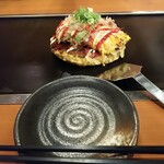 Okonomiya Momotarou - 鬼ヶ島焼(豚玉並＋ハーフオムそば）