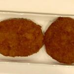 ディオ - 左：牛コロッケ (税抜)39円､右:メンチカツ (税抜)39円 (2022.08.10)