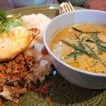 タイ料理ピン トン - ランチの「ガパオ・タイカレー」