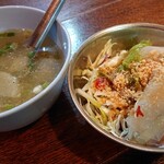タイ料理ピン トン - ランチのスープと生春巻