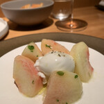ALTER EGO - ふくよかな竹島さんのブッファラと、リッチな白桃が好相性。ハーブやオリーブオイルの爽やかさもあって、理想的な前菜。