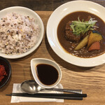 カレーの健ちゃん - ポークカレー(雑穀米350g 中辛) 1100円