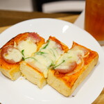 サンジェルマン - 料理写真:Morning Set エクセルブランの厚切りピザトースト (¥650)