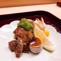 まる富 - ⚫【焼肴】「のど黒酒汐焼き  翠酢  檸檬  小芋田楽  ほおずき  肝山椒煮」