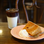 カフェロマーノ - Latte Glace (￥850)、Cinnamon chiffon (￥500)