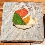 Ura Dora - 定番メニュー①ブラータチーズ、フルーツトマトとカラスミ載せ