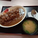 食堂 田舎家 - カツカレー（みそ汁付き）