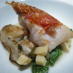 エクアトゥール - ポアソン　下田産金目鯛の松笠焼きと赤穂の牡蠣　山菜のソース